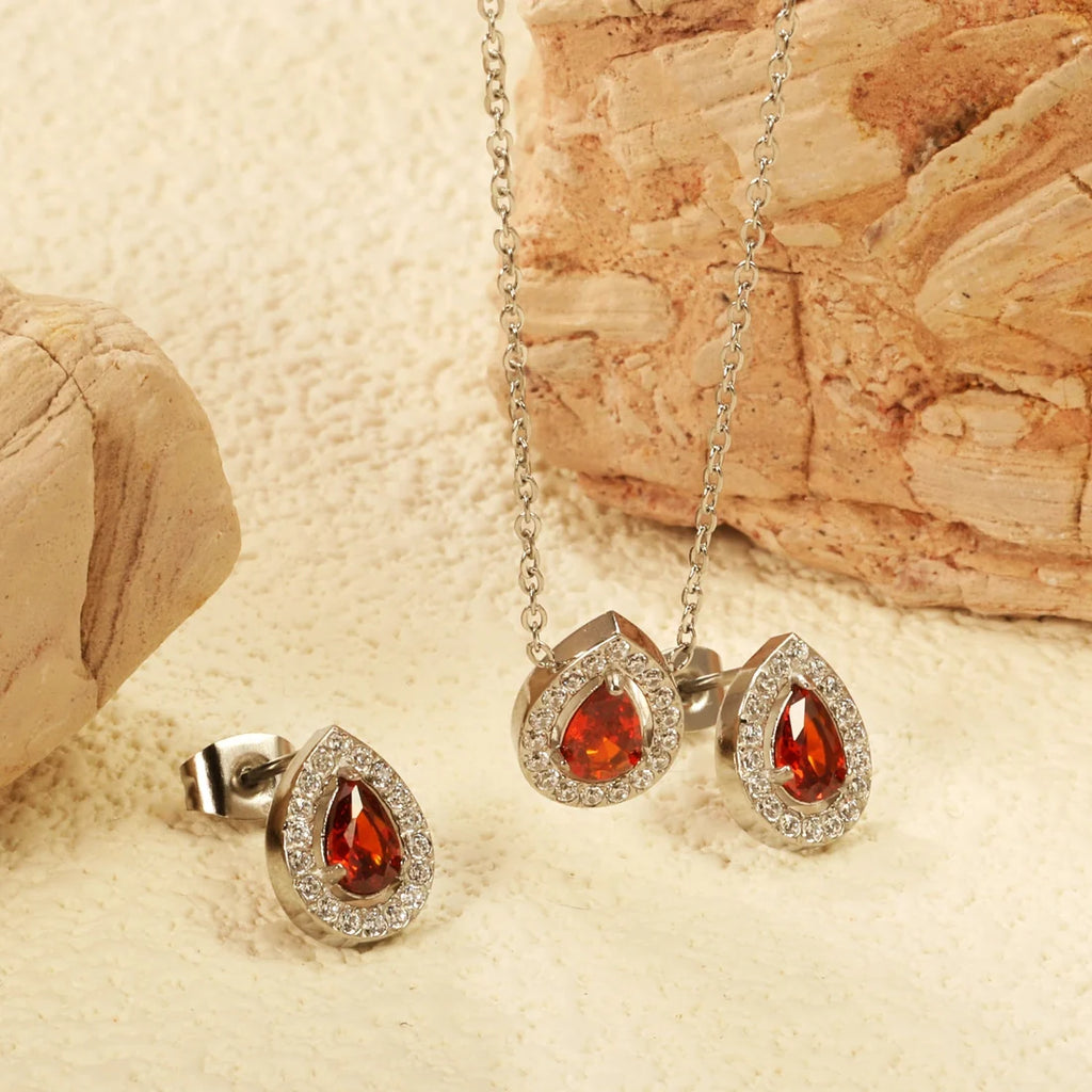 Scarlet Grace Teardrop Set