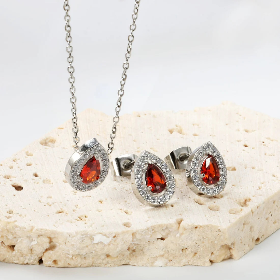 Scarlet Grace Teardrop Set
